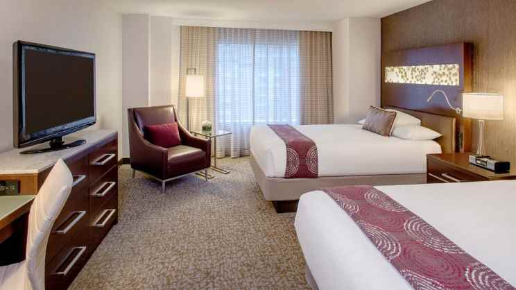 2 Double Beds Atrium View